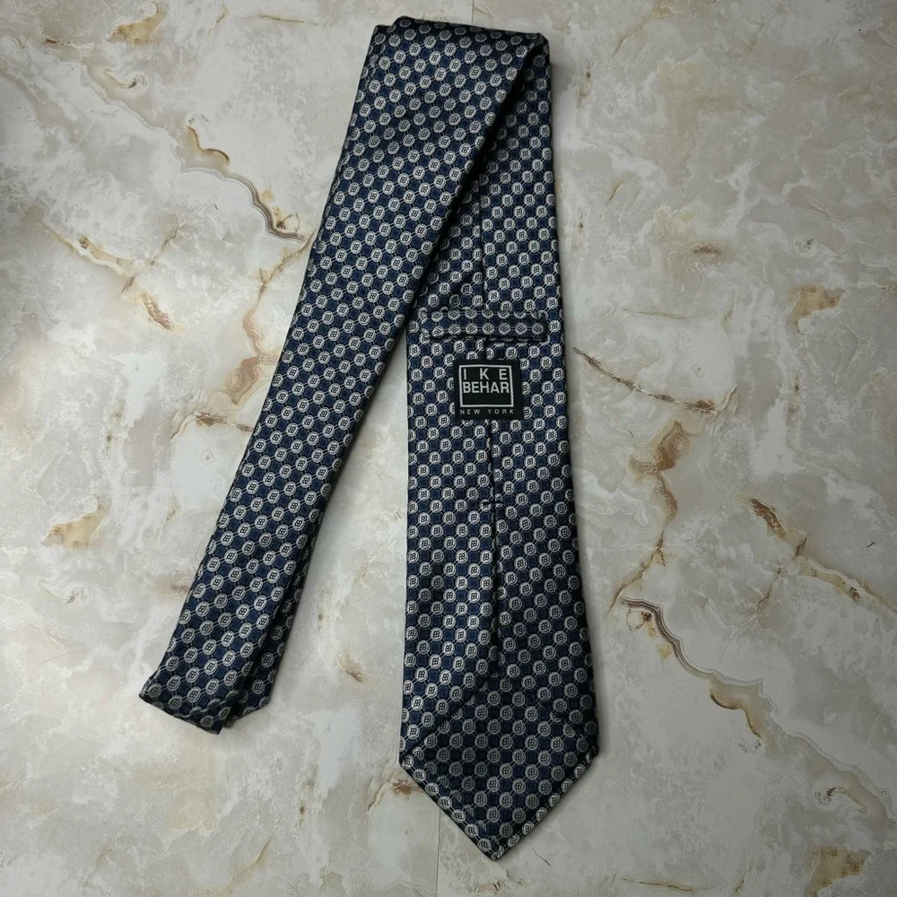 IKE Behar 100% Silk Men's‎ Tie 3 1/2